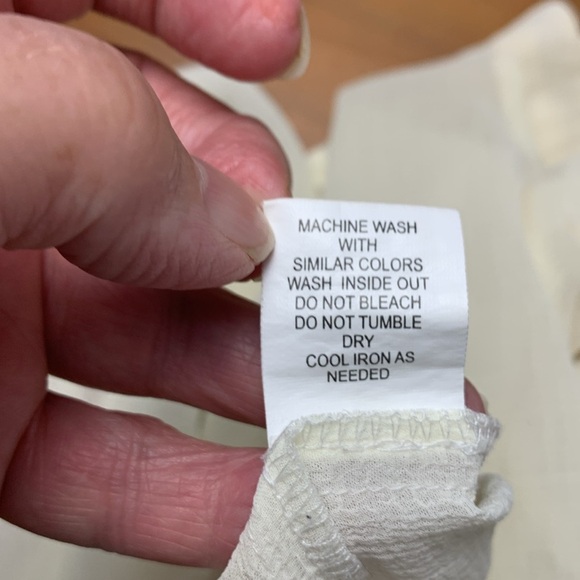 Antilia Femme Sheer, Lightweight, Airy, Flowing Tunic Style Off White Top - Picture 9 of 9